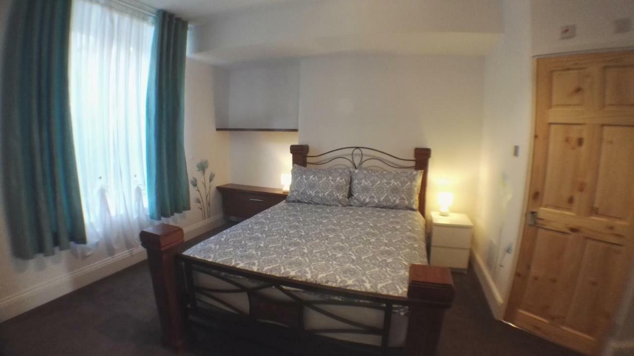 Large Garden Flat Near Marine Lake Weston-super-Mare Extérieur photo