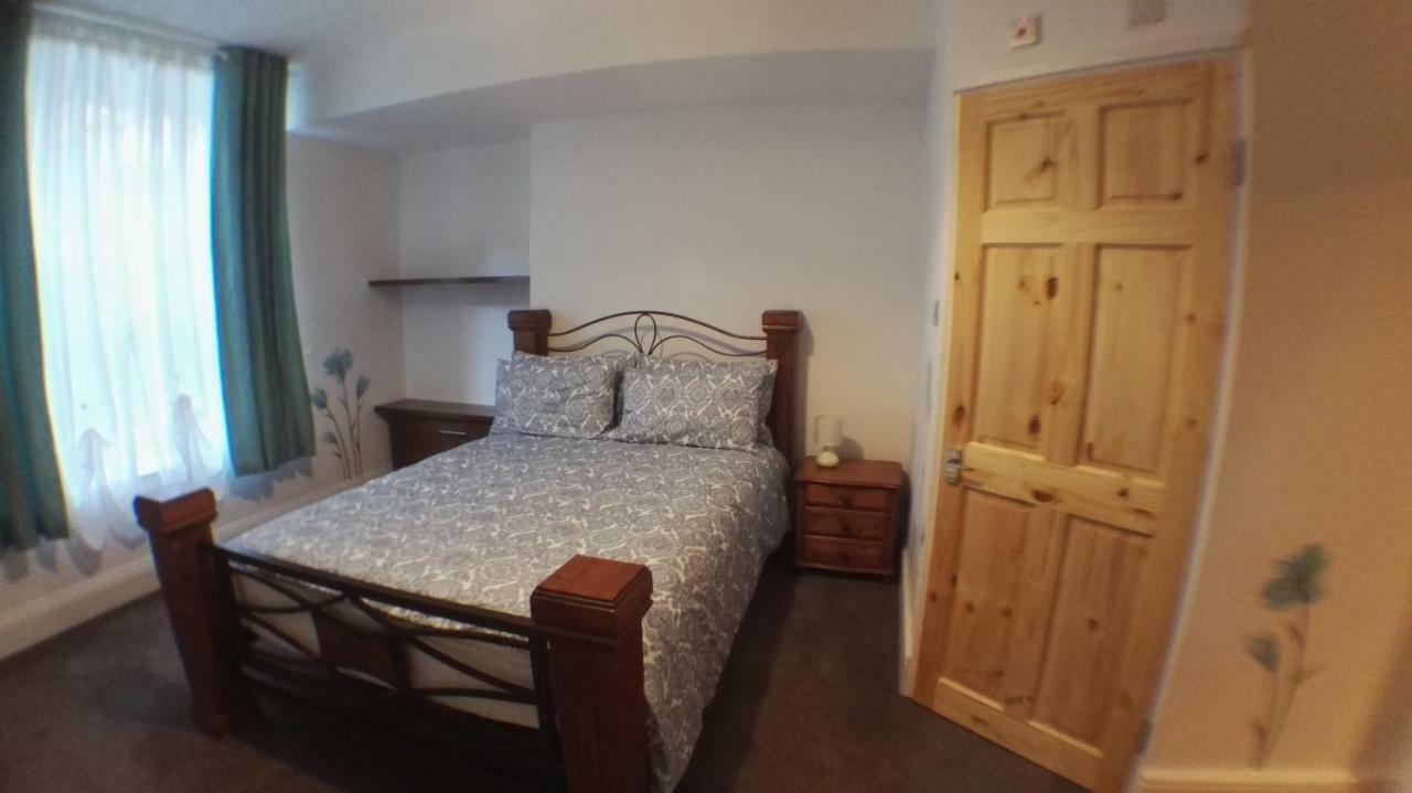 Large Garden Flat Near Marine Lake Weston-super-Mare Extérieur photo