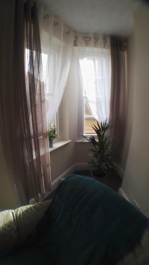 Large Garden Flat Near Marine Lake Weston-super-Mare Extérieur photo