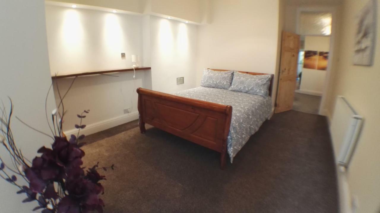 Large Garden Flat Near Marine Lake Weston-super-Mare Extérieur photo